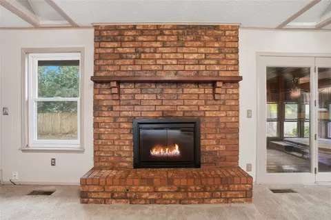 Living - 9634 E 26th Pl, Tulsa, OK 74129 photo 7 of 10
