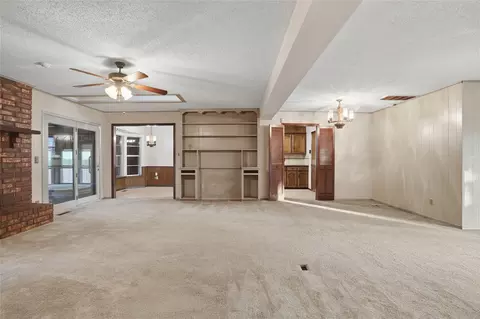 Living - 9634 E 26th Pl, Tulsa, OK 74129 photo 6 of 10