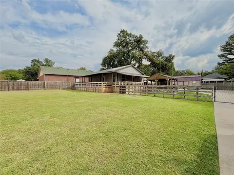 911 S Muskogee St, Sapulpa, OK 74066