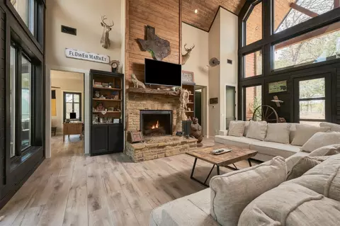 Living - 602 Lazy J Ln, Colbert, OK 74733 photo 6 of 7