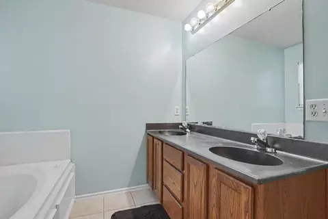 Bath - 8810 E 95th St, Tulsa, OK 74133 photo 2 of 4