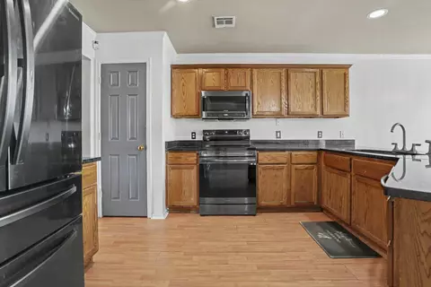 Kitchen - 8810 E 95th St, Tulsa, OK 74133 photo 2 of 3