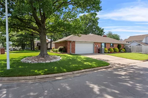 Exterior - 7333 E 63rd St, Tulsa, OK 74133 photo 7 of 11