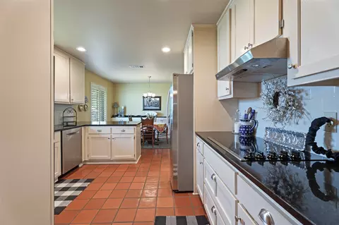 Kitchen - 7333 E 63rd St, Tulsa, OK 74133 photo 4 of 4