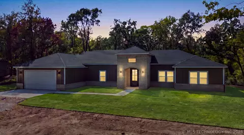 28804 S Meadow Rd, Catoosa, OK 74015