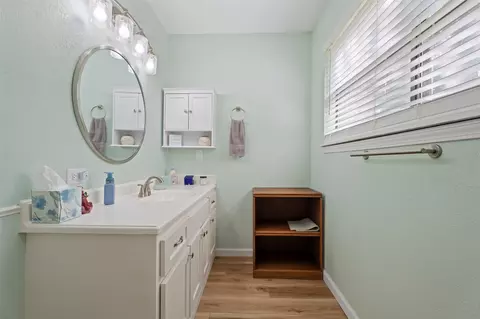 Bath - 1014 S Sycamore Dr, Grove, OK 74344 photo 1 of 4