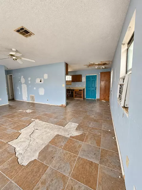 Living - 1008 E Graham Ave, Pryor, OK 74361 photo 3 of 3