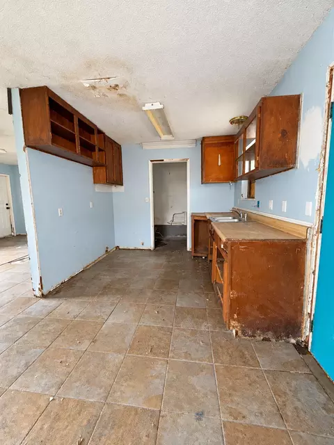 Kitchen - 1008 E Graham Ave, Pryor, OK 74361 photo 1 of 3