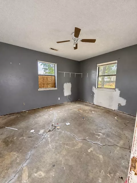 Bedroom - 1008 E Graham Ave, Pryor, OK 74361 photo 2 of 3