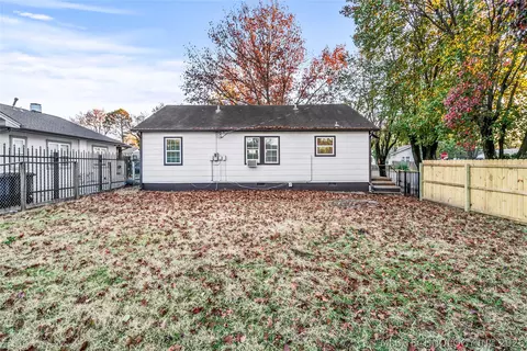 Exterior - 2503 E 8th St, Tulsa, OK 74104 photo 5 of 6