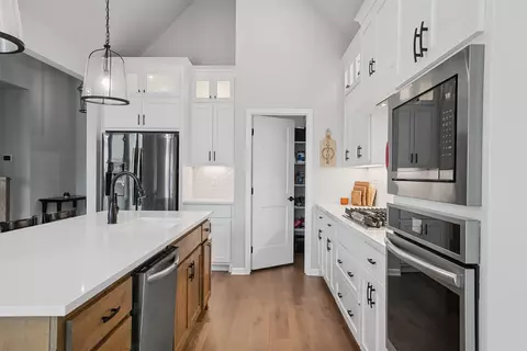 Kitchen - 7121 E Queens St, Broken Arrow, OK 74014 photo 4 of 6