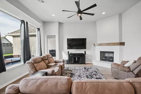 Living - 7121 E Queens St, Broken Arrow, OK 74014 photo 2 of 5
