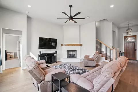 Living - 7121 E Queens St, Broken Arrow, OK 74014 photo 3 of 5