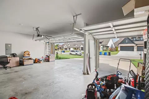 Entry Way - 7121 E Queens St, Broken Arrow, OK 74014 photo 9 of 9