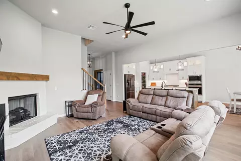 Living - 7121 E Queens St, Broken Arrow, OK 74014 photo 4 of 5