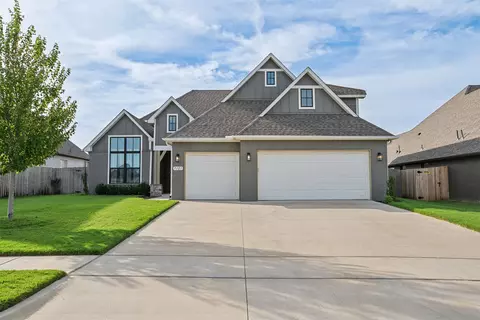 Exterior - 7121 E Queens St, Broken Arrow, OK 74014 photo 1 of 7