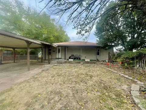 612 W 3rd St, Skiatook, OK 74070