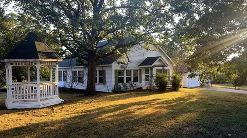 618 E 5th St E, Hulbert, OK 74441