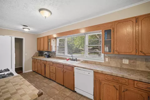 Kitchen - 1405 Willow Rd, Pryor, OK 74361 photo 3 of 3