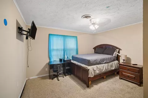 Bedroom - 1405 Willow Rd, Pryor, OK 74361 photo 2 of 5