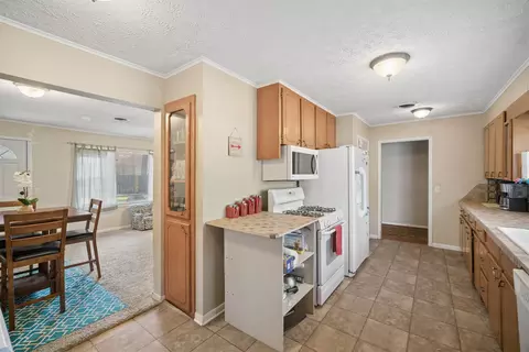 Kitchen - 1405 Willow Rd, Pryor, OK 74361 photo 2 of 3