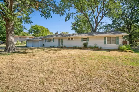 Exterior - 1405 Willow Rd, Pryor, OK 74361 photo 2 of 6