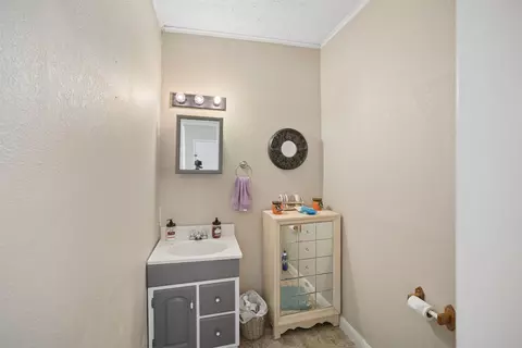 Bath - 1405 Willow Rd, Pryor, OK 74361 photo 1 of 4