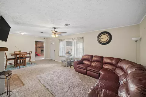 Living - 1405 Willow Rd, Pryor, OK 74361 photo 2 of 3