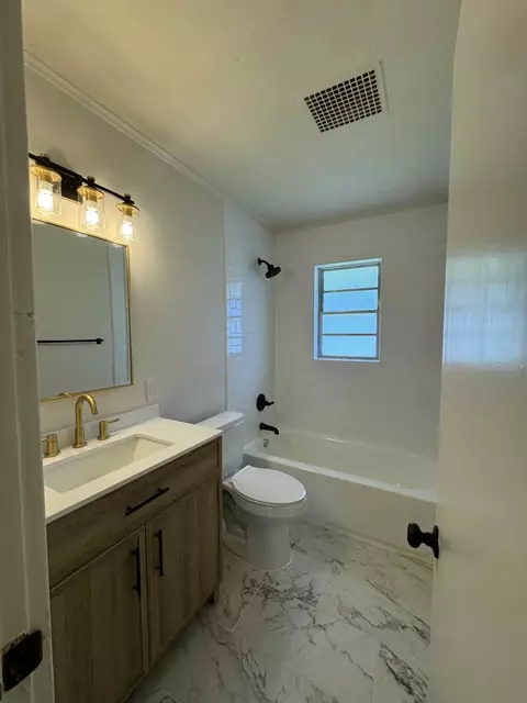 Bath - 2743 E 3rd St, Tulsa, OK 74104 photo 3 of 5