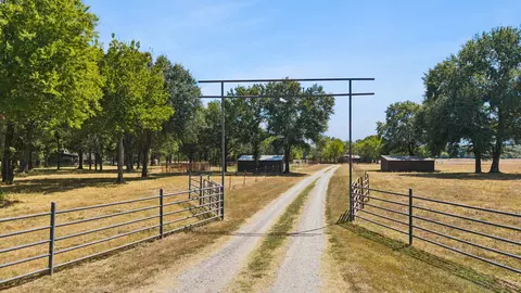21540 E State Highway 31, Quinton, OK 74561