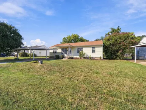 Exterior - 511 E Duncan St, Jenks, OK 74037 photo 2 of 6