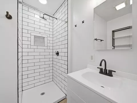 Bath - 511 E Duncan St, Jenks, OK 74037 photo 1 of 2