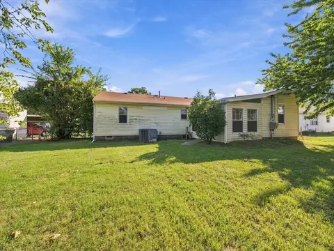 Exterior - 511 E Duncan St, Jenks, OK 74037 photo 5 of 6