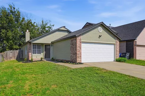 5715 Vancouver Pl, Tulsa, OK 74107
