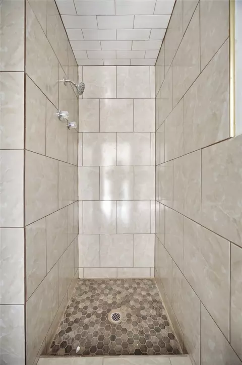 Bath - 120 J C Watts, Eufaula, OK 74432 photo 3 of 4