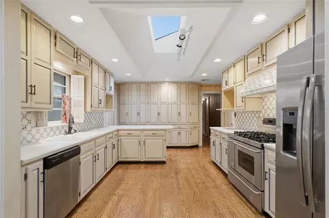 Kitchen - 2261 E 37th St, Tulsa, OK 74105 photo 1 of 5