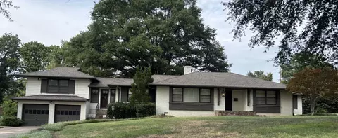 2261 E 37th St, Tulsa, OK 74105