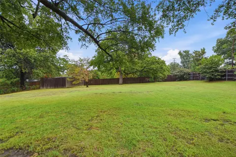 Exterior - 2261 E 37th St, Tulsa, OK 74105 photo 8 of 9