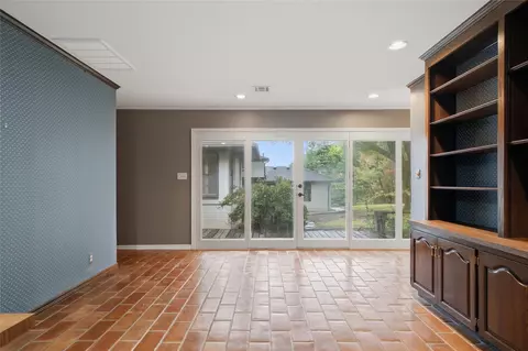 Living - 2261 E 37th St, Tulsa, OK 74105 photo 5 of 6