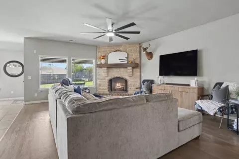 Living - 750 E 139th Pl, Glenpool, OK 74033 photo 5 of 5