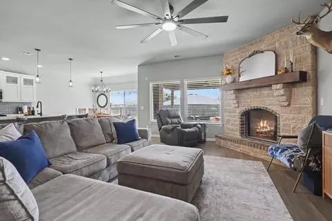 Living - 750 E 139th Pl, Glenpool, OK 74033 photo 2 of 5