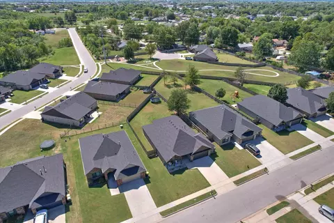 View/Area - 750 E 139th Pl, Glenpool, OK 74033 photo 1 of 5
