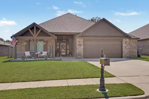 Exterior - 750 E 139th Pl, Glenpool, OK 74033 photo 3 of 9