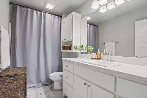 Bath - 750 E 139th Pl, Glenpool, OK 74033 photo 3 of 3