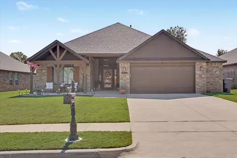 Exterior - 750 E 139th Pl, Glenpool, OK 74033 photo 2 of 9