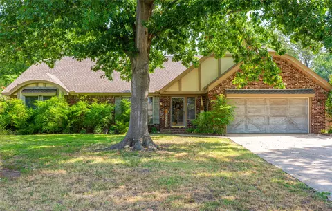 2410 St Andrews Ct, Muskogee, OK 74403