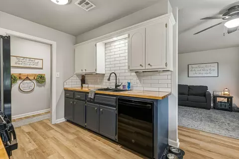 Kitchen - 905 Charles Dr, Ada, OK 74820 photo 4 of 5