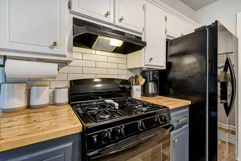 Kitchen - 905 Charles Dr, Ada, OK 74820 photo 5 of 5