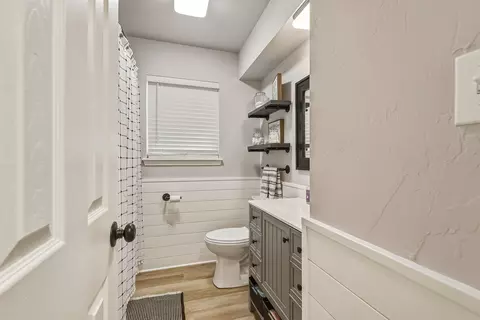Bath - 905 Charles Dr, Ada, OK 74820 photo 2 of 4