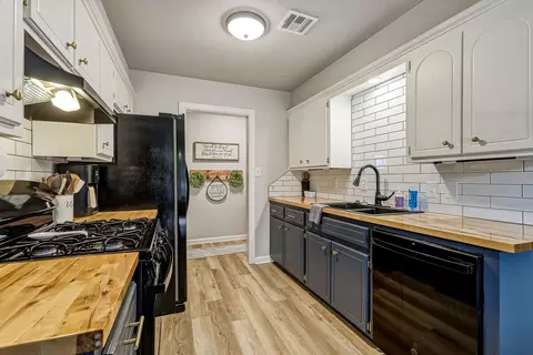 Kitchen - 905 Charles Dr, Ada, OK 74820 photo 2 of 5